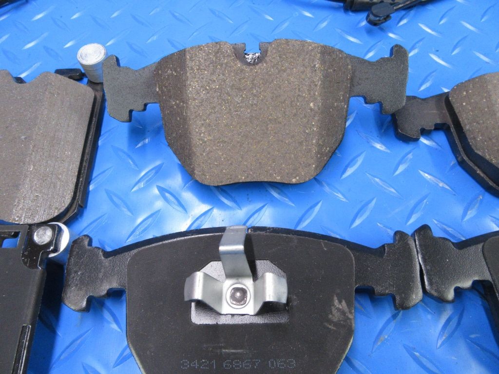 Rolls Royce Ghost Dawn Wraith front & rear brake pads + sensor LOW DUST #7752