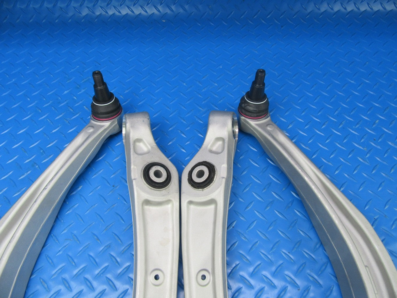 Bentley Bentayga lower control arms left & right TopEuro #9145