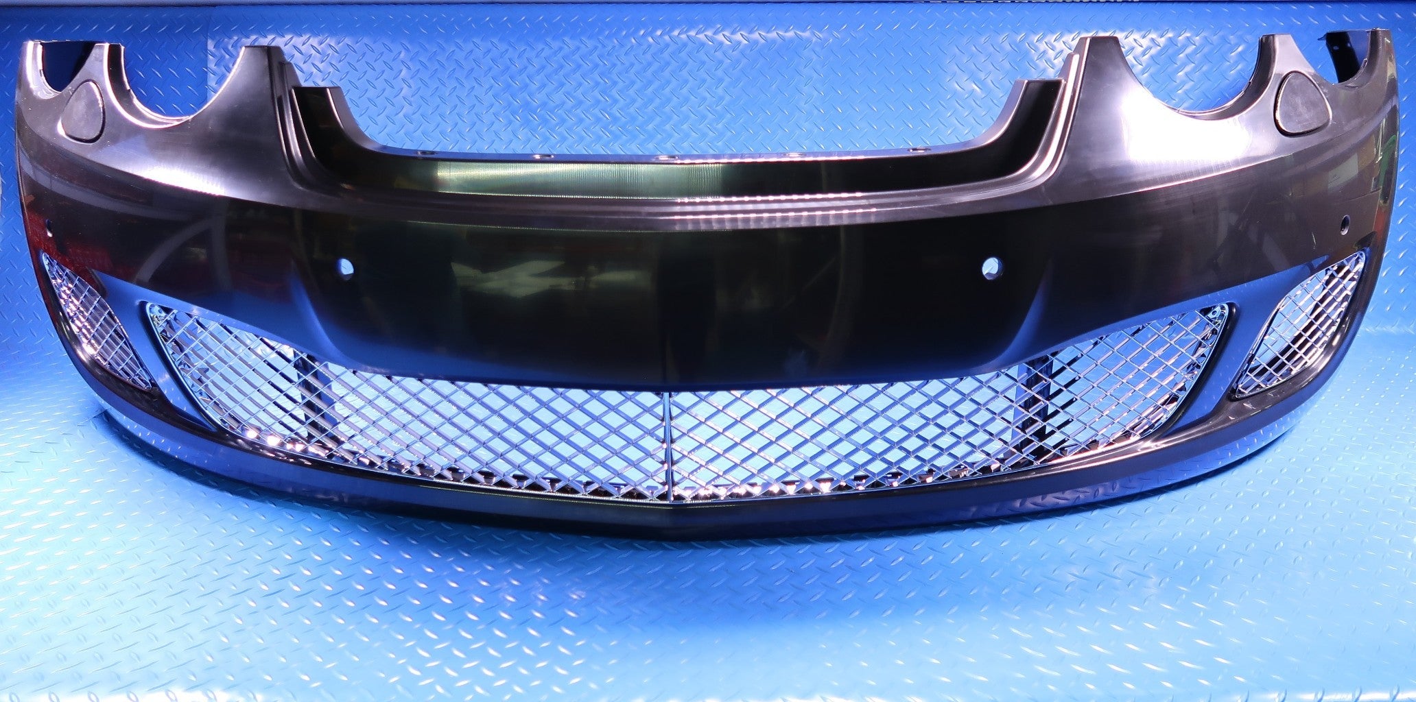 Bentley Continental Flying Spur front bumper cover + 3 black grilles #92301