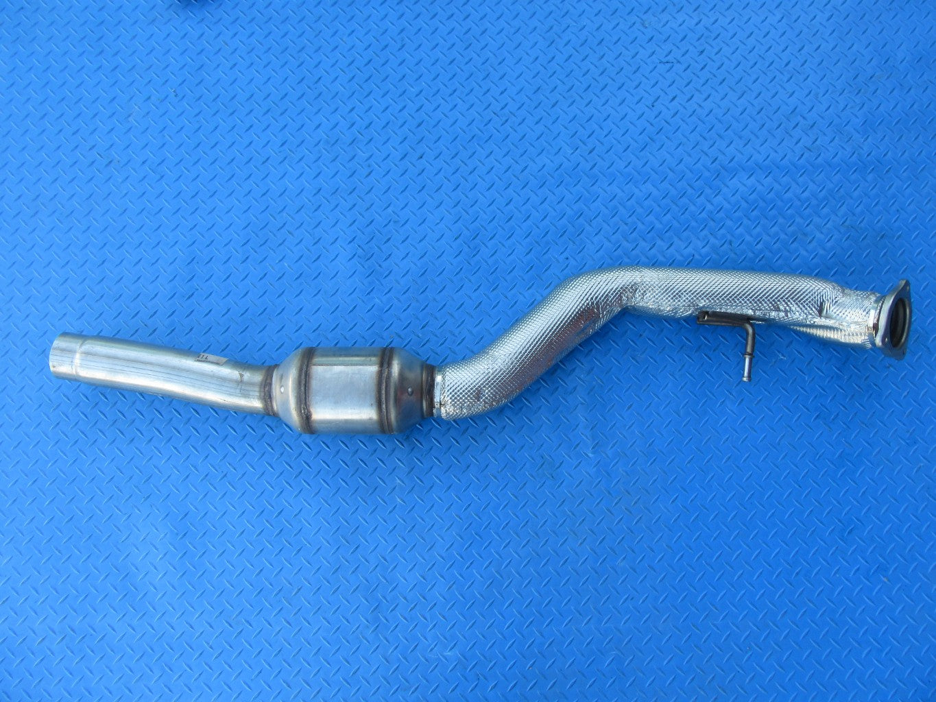 Bentley Bentayga exhaust muffler mid pipe #0493