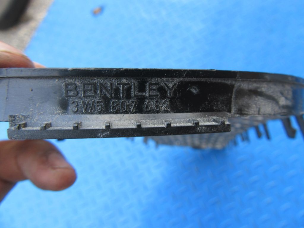 Bentley Continental Flying Spur front bumper right grille #6414