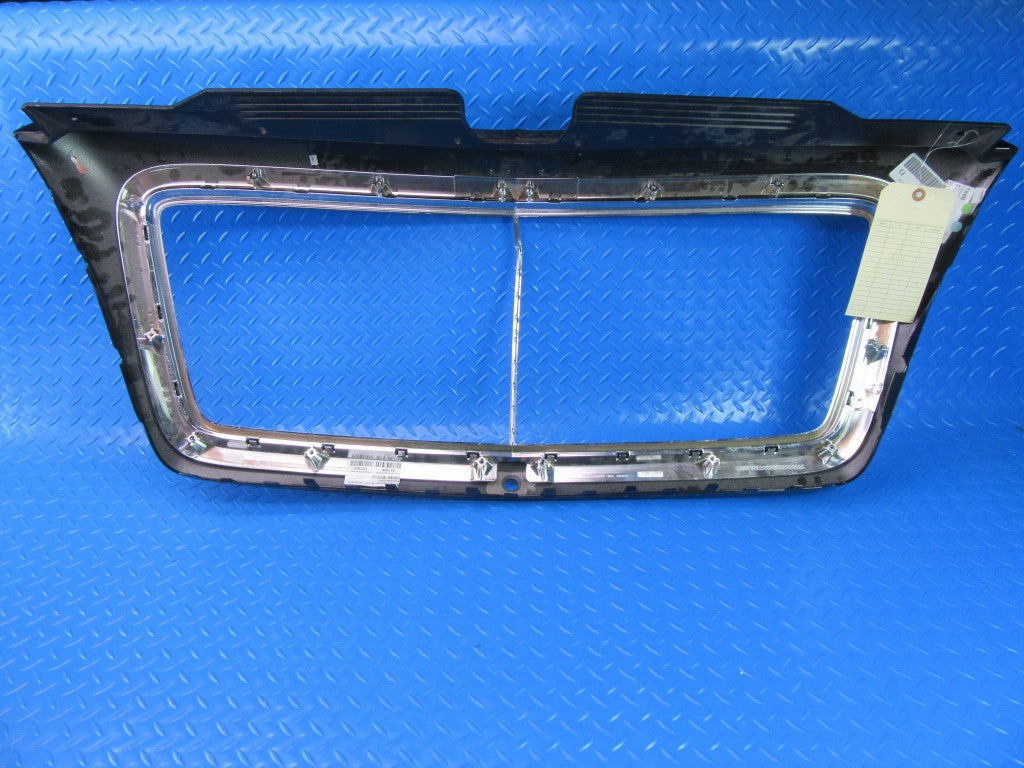 Bentley Bentayga radiator grille surround trim #6086