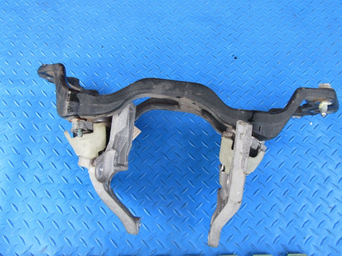 Bentley Continental Flying Spur GT GTC transmission mounting bracket #1024